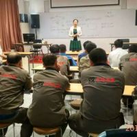 ���x����ƸՈ��̩��Ӣ��У���ں��Ӽ��g��Ӗ����